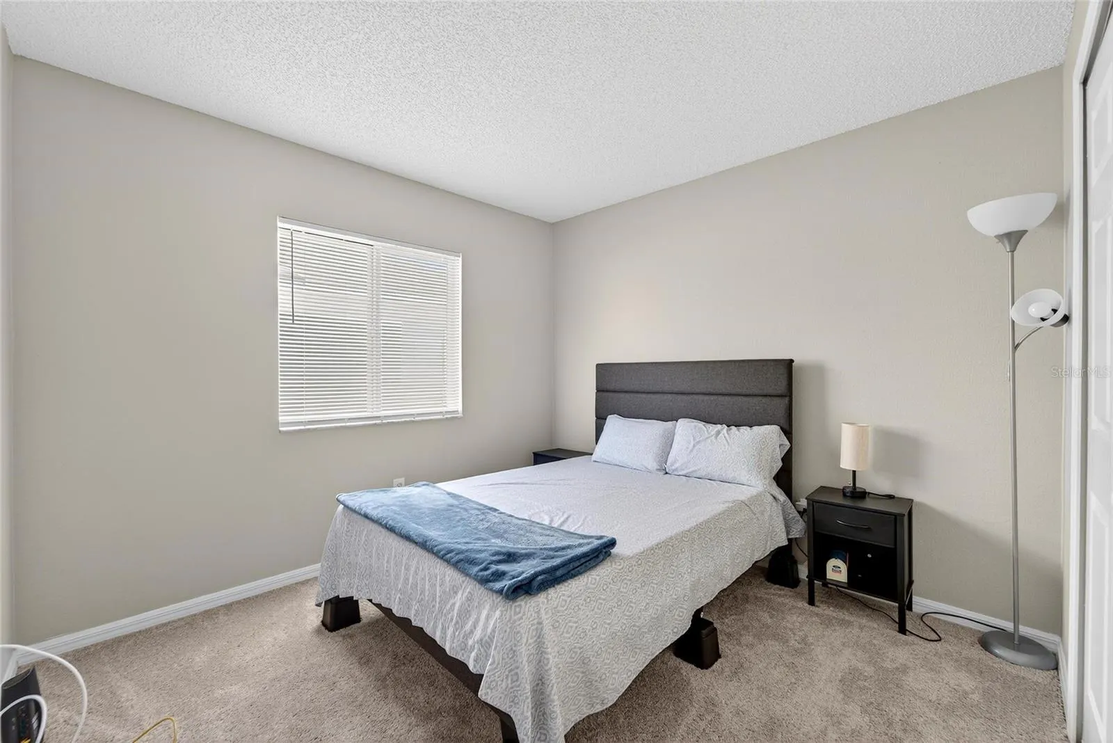 11812 LYNMOOR DR
