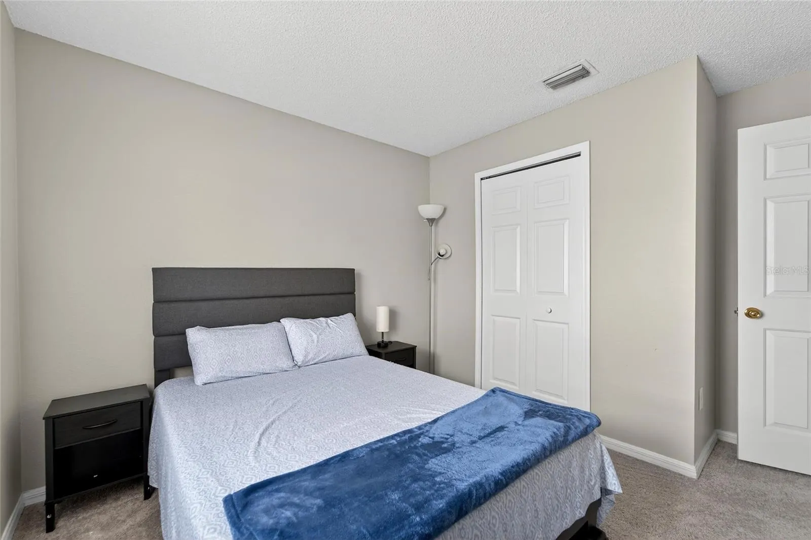 11812 LYNMOOR DR