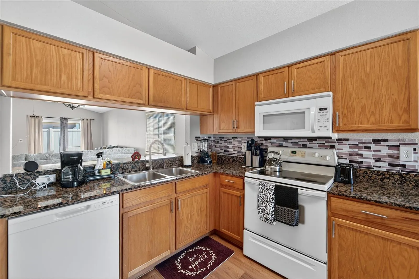 11812 LYNMOOR DR