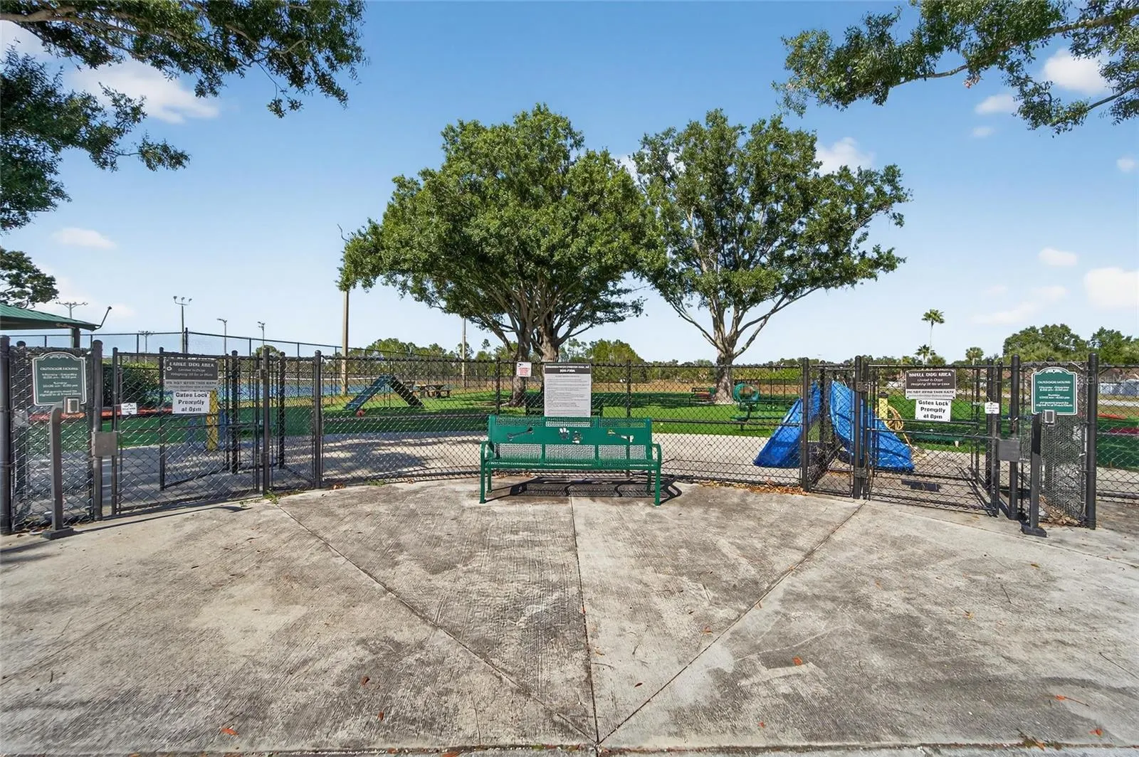 11812 LYNMOOR DR