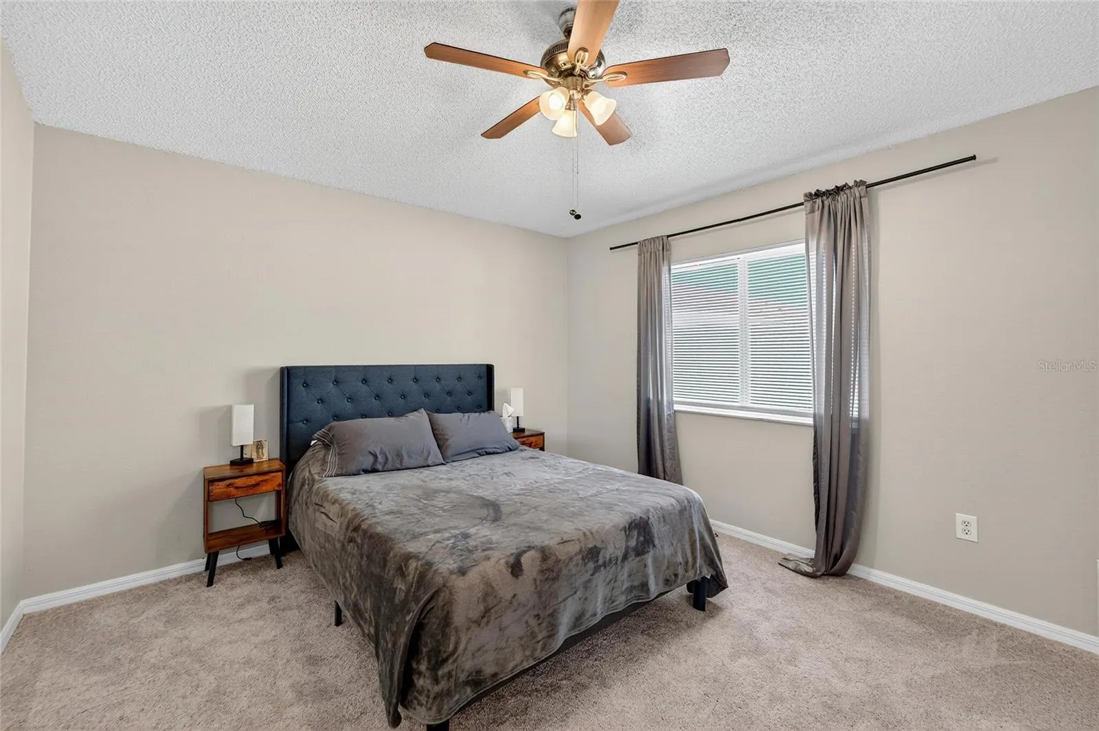 11812 LYNMOOR DR