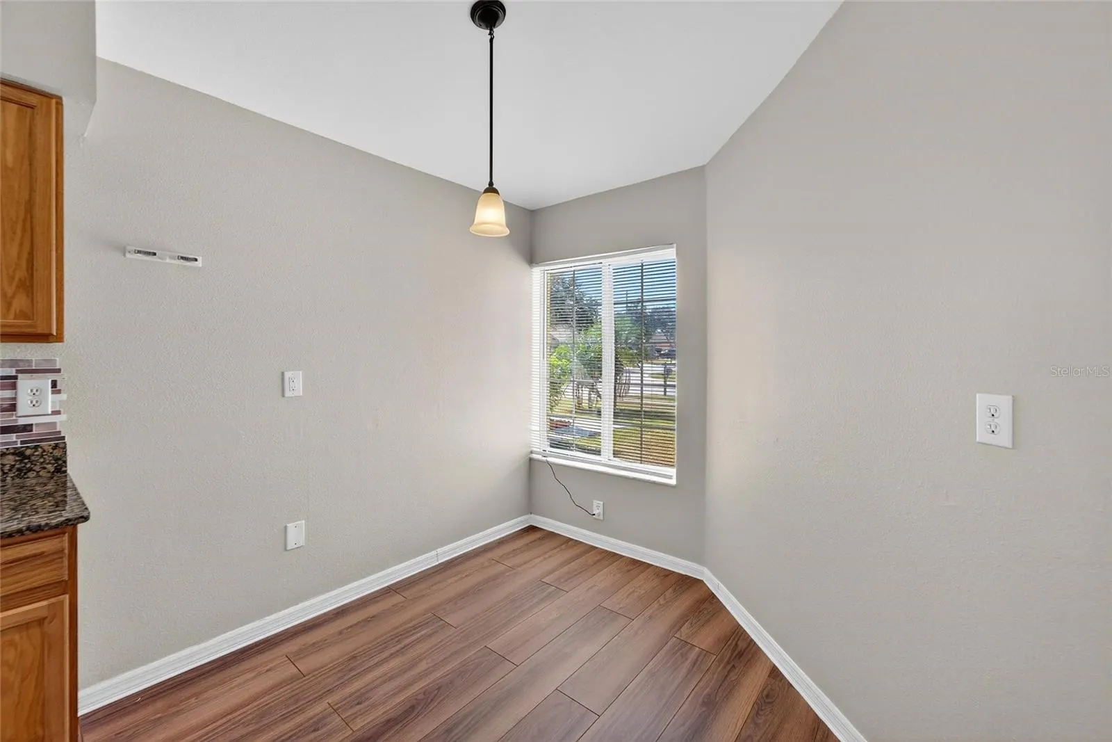 11812 LYNMOOR DR