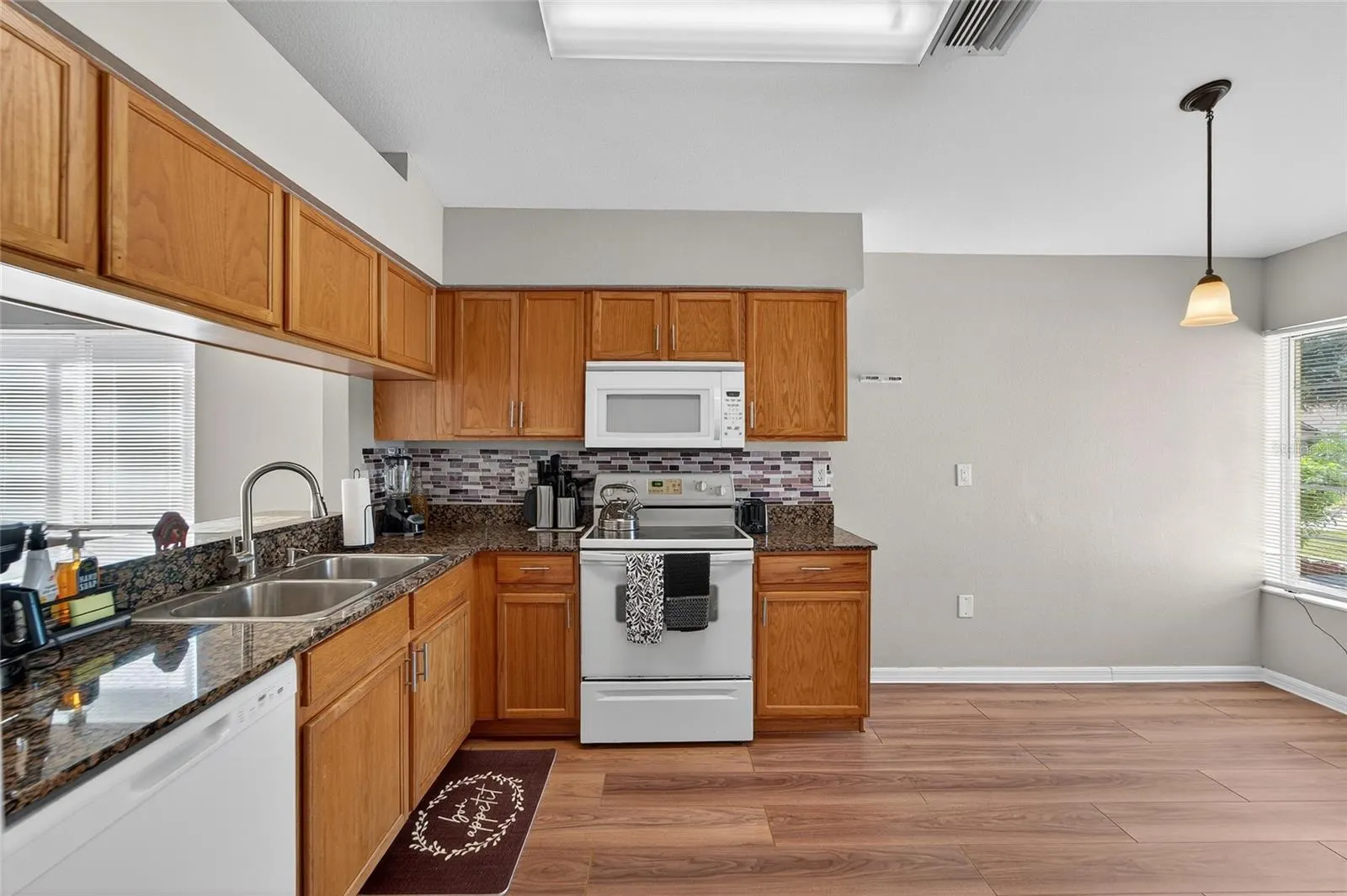 11812 LYNMOOR DR