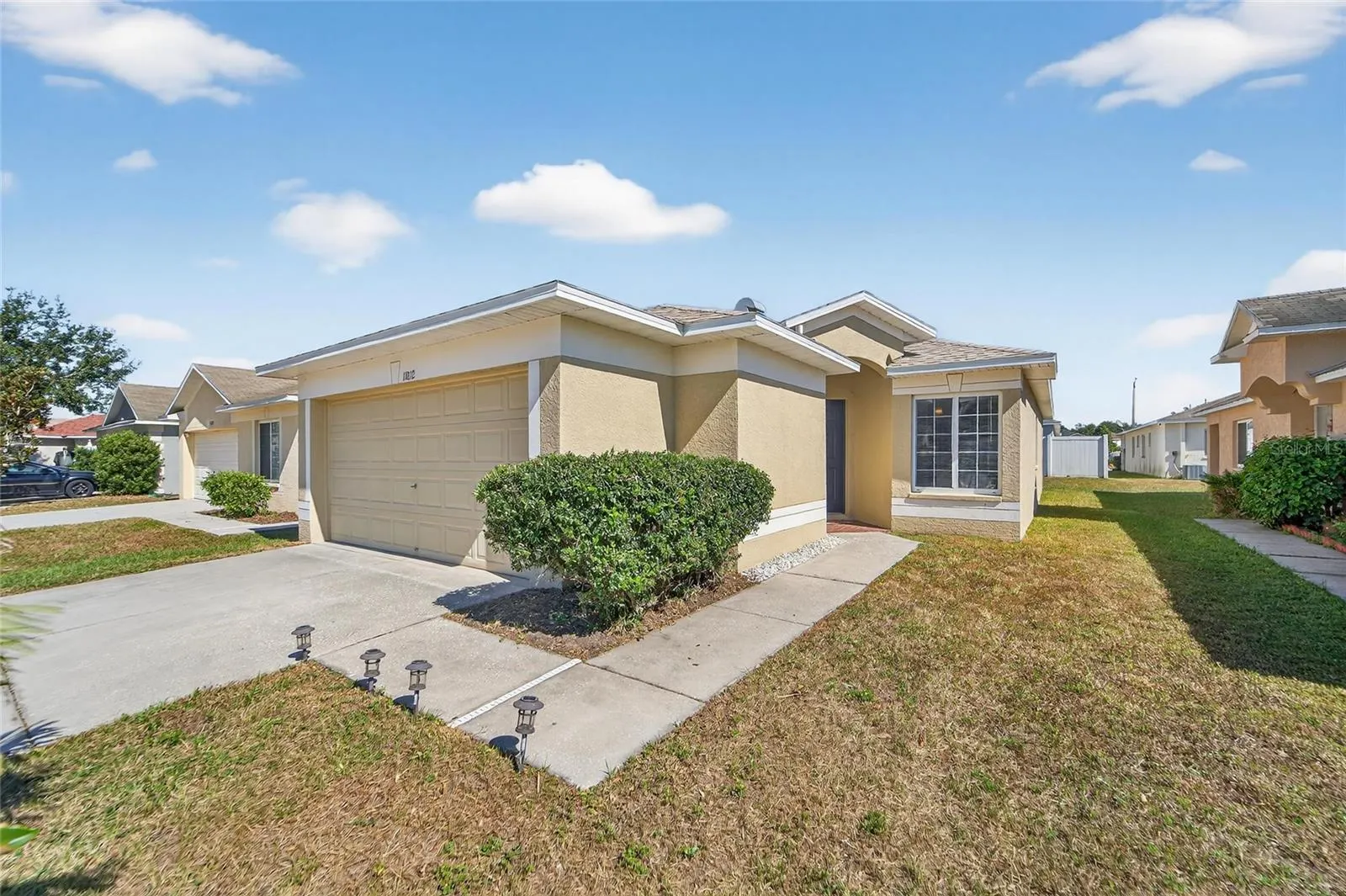 11812 LYNMOOR DR