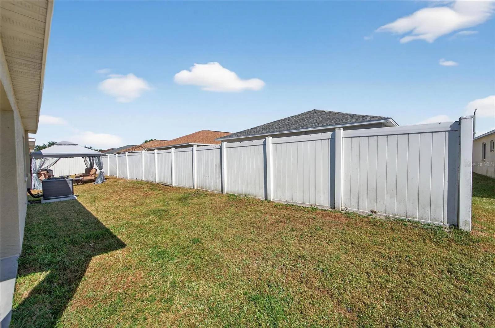 11812 LYNMOOR DR