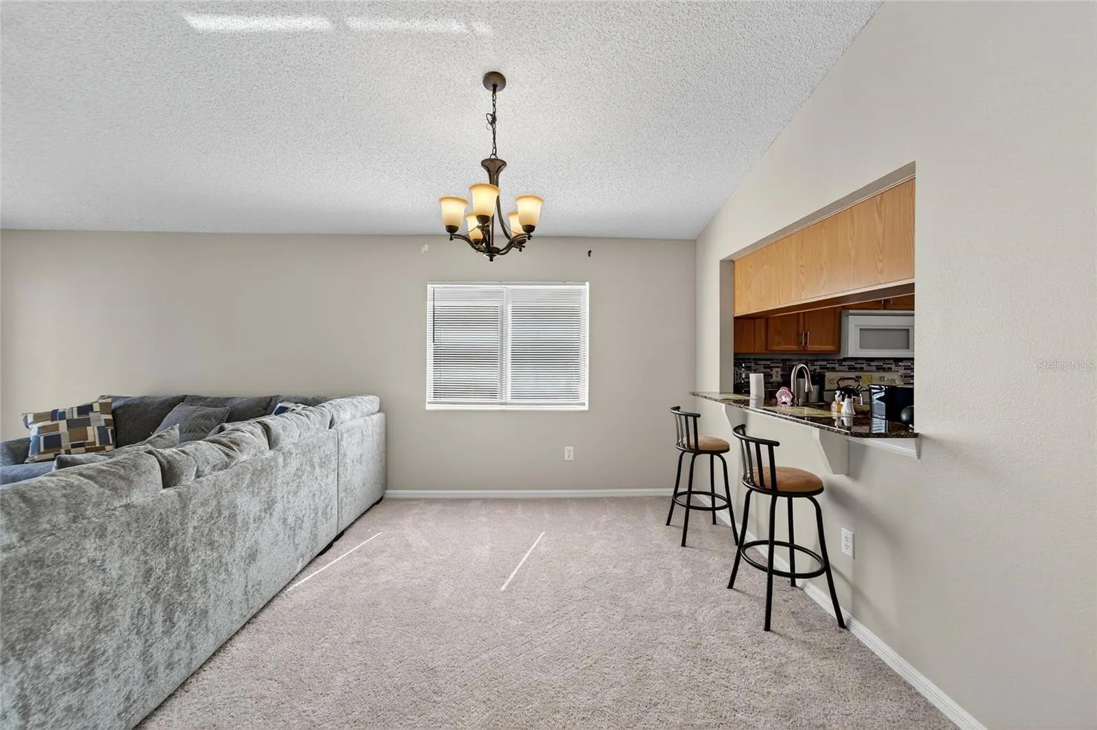11812 LYNMOOR DR