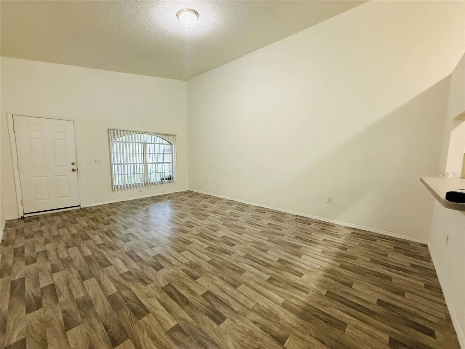 8507 N HYALEAH RD