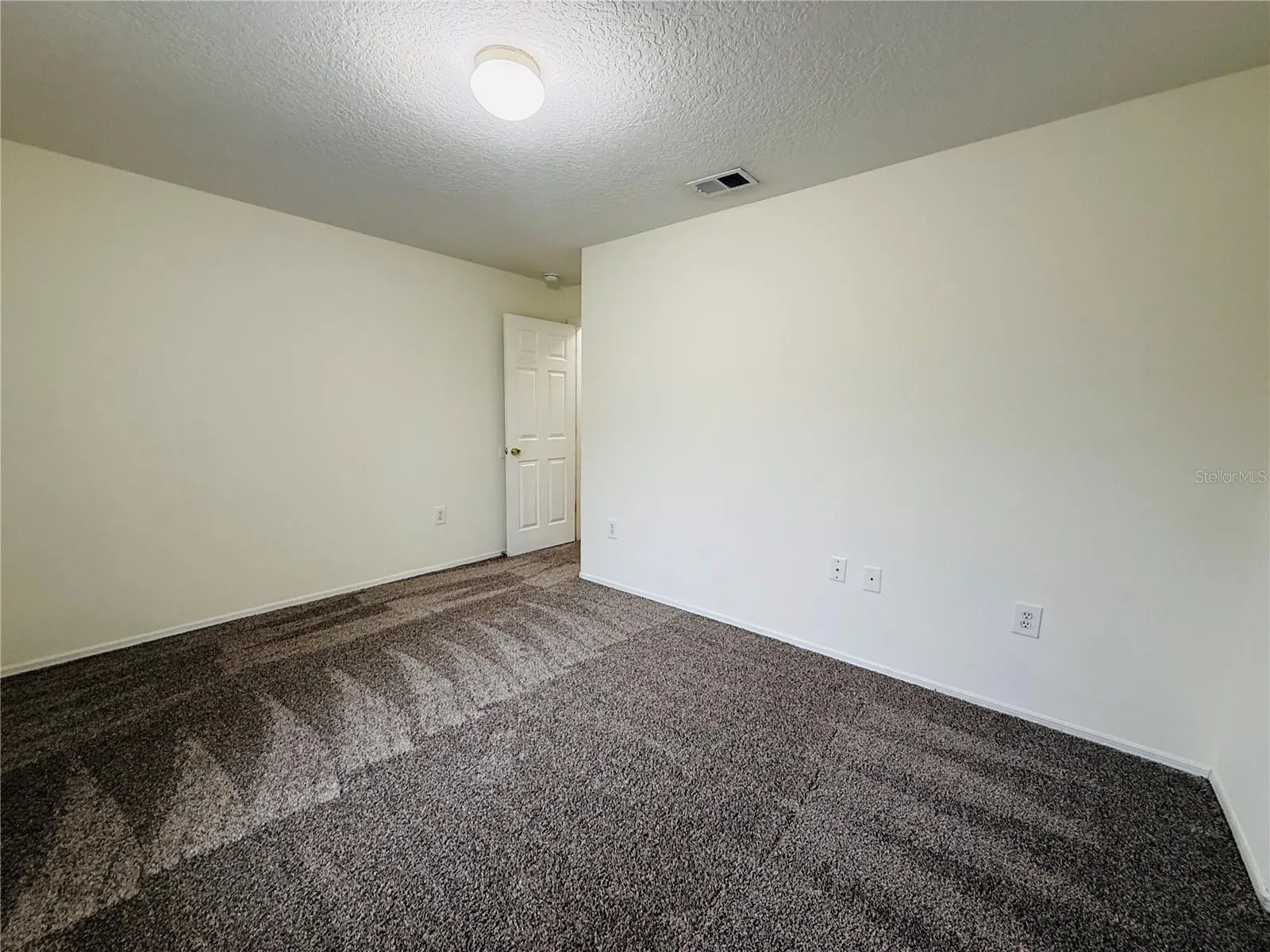 8507 N HYALEAH RD