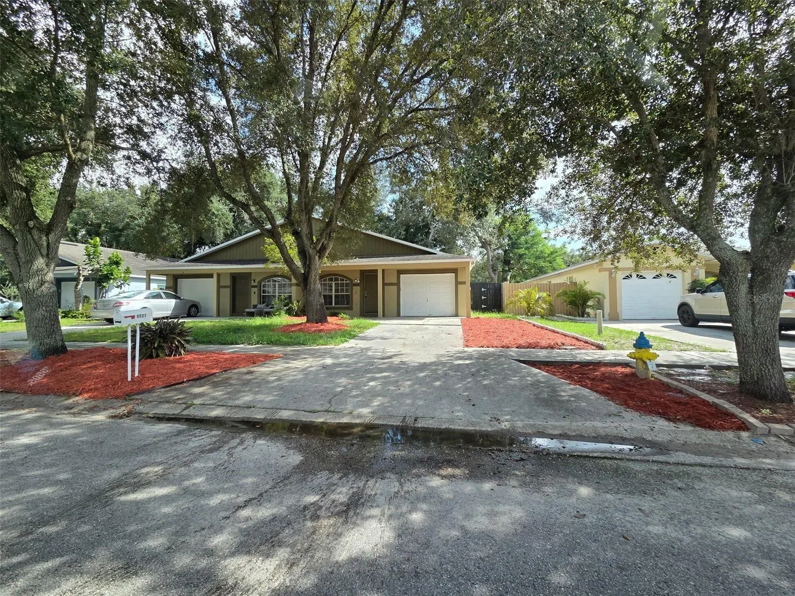 8507 N HYALEAH RD