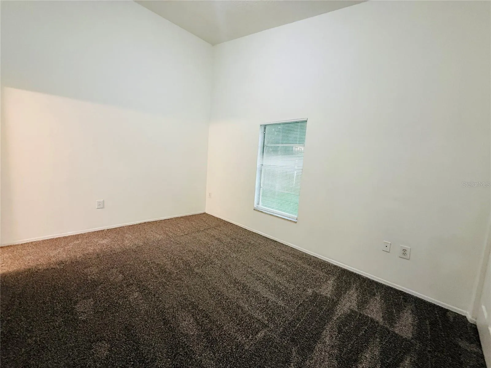 8507 N HYALEAH RD