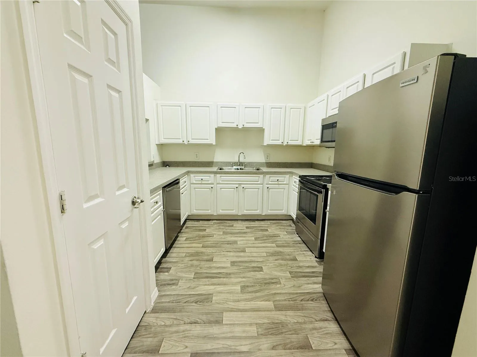 8507 N HYALEAH RD