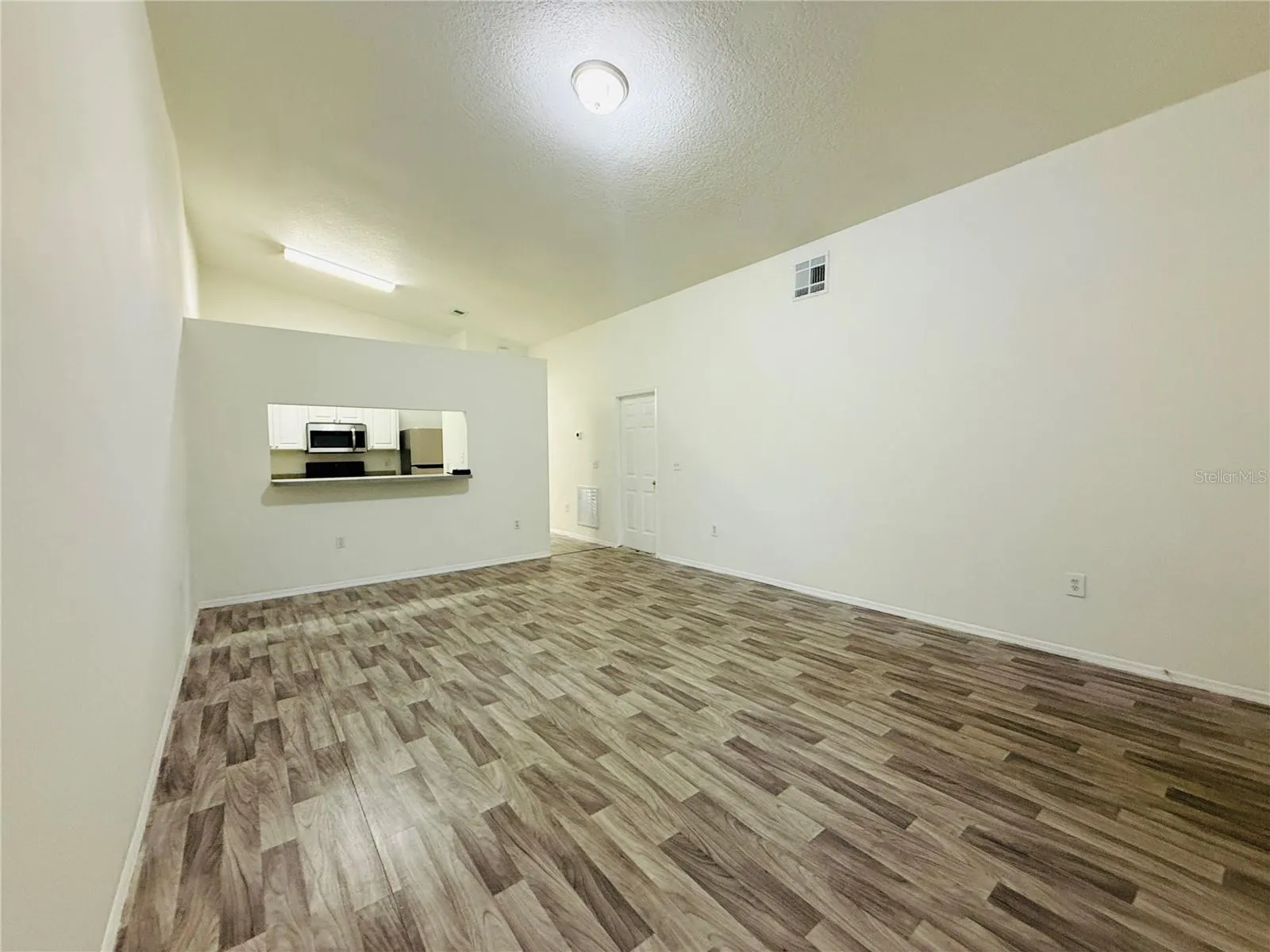 8507 N HYALEAH RD