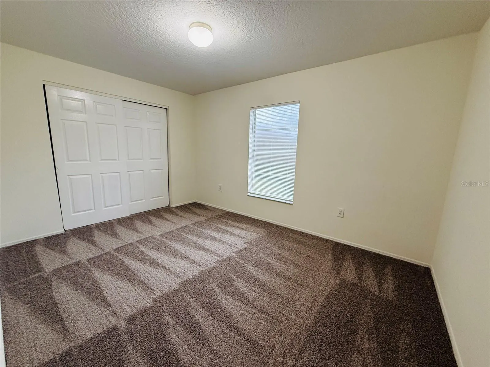 8507 N HYALEAH RD