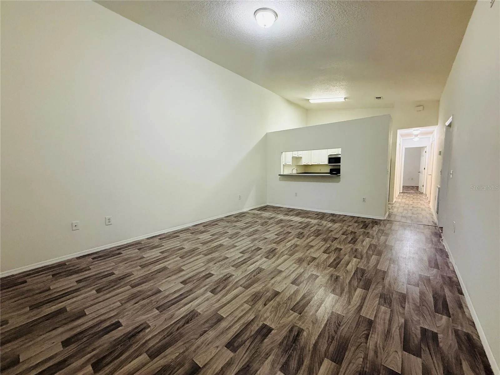 8507 N HYALEAH RD