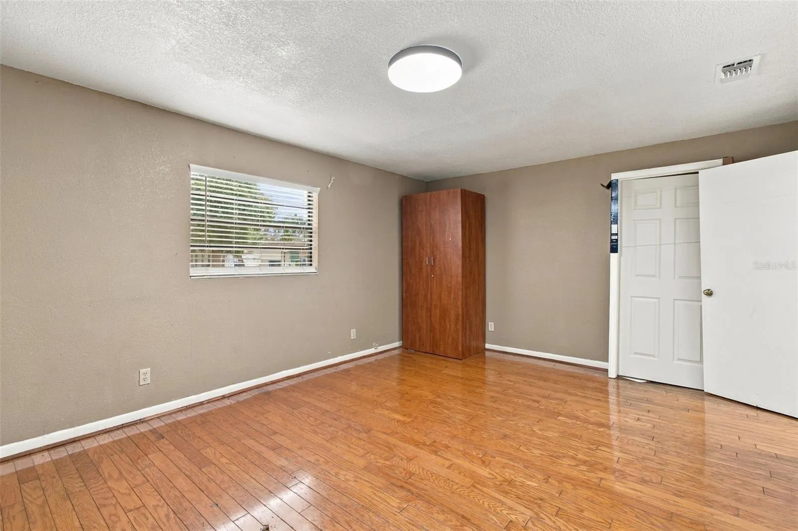 8010 SHARON DR