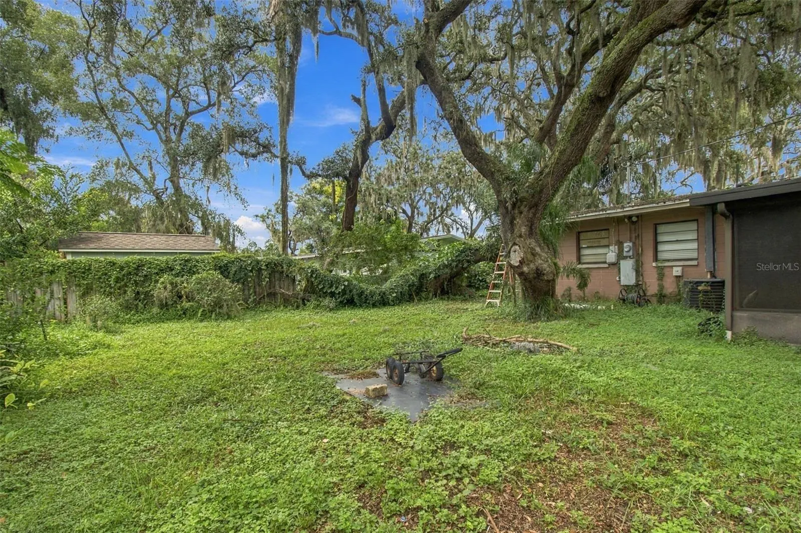 8010 SHARON DR
