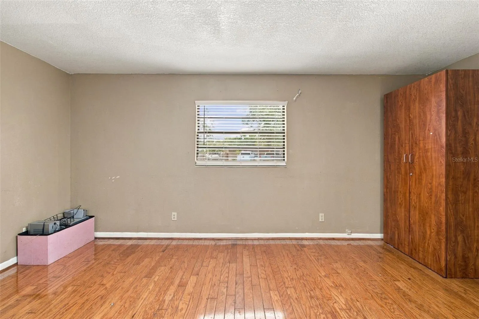 8010 SHARON DR