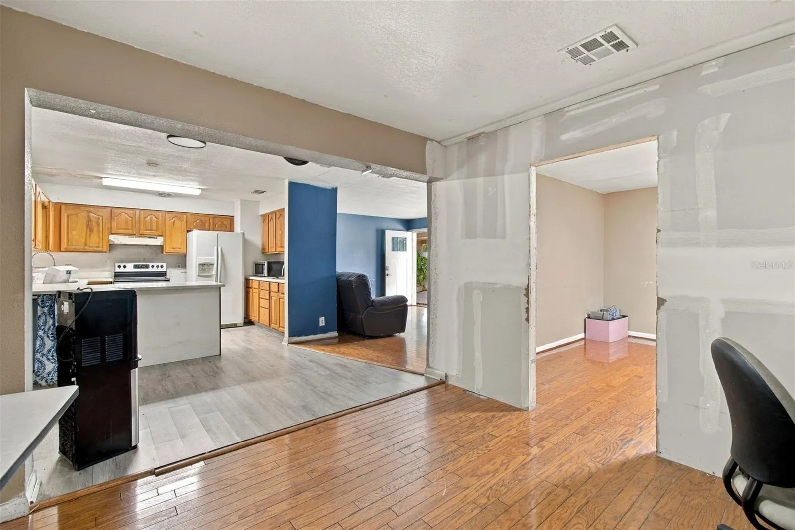 8010 SHARON DR