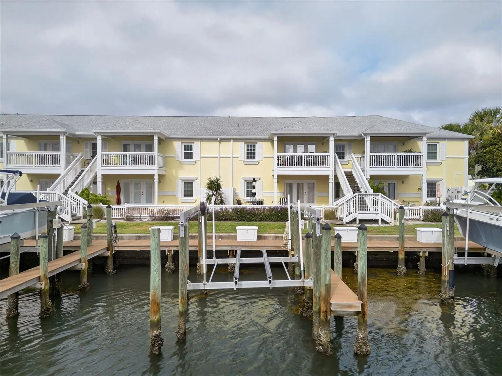 4924 BEACH DR SE #F #F