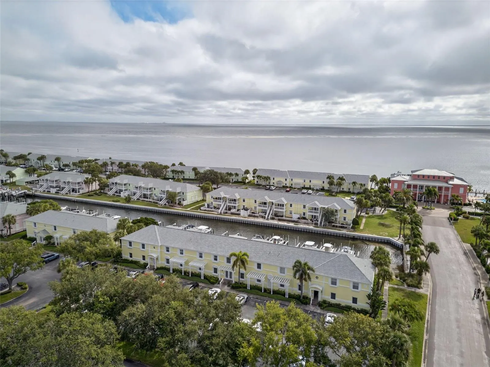 4924 BEACH DR SE #F #F