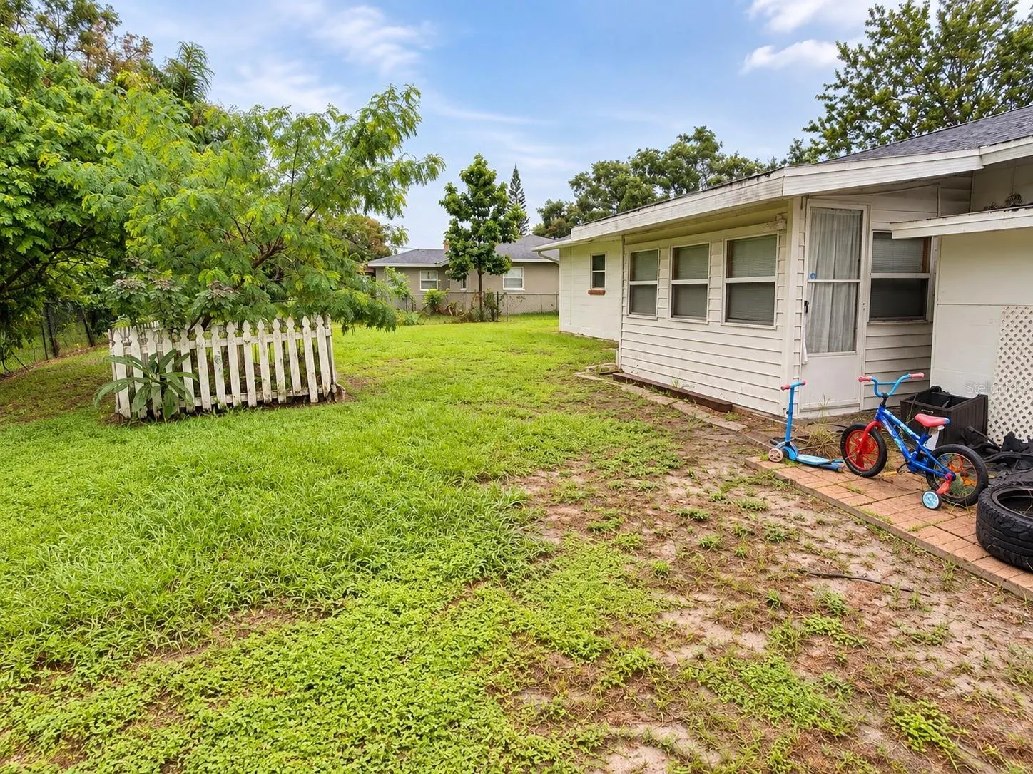 1912 W SKYLINE DR
