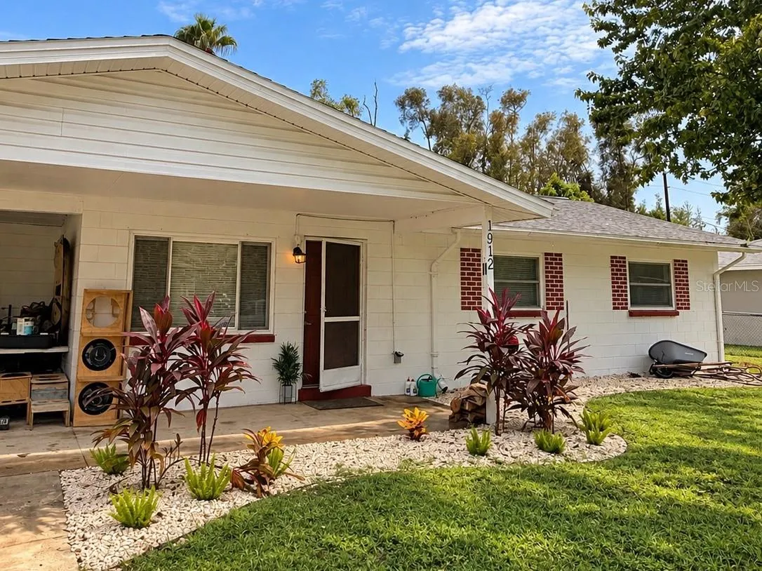 1912 W SKYLINE DR