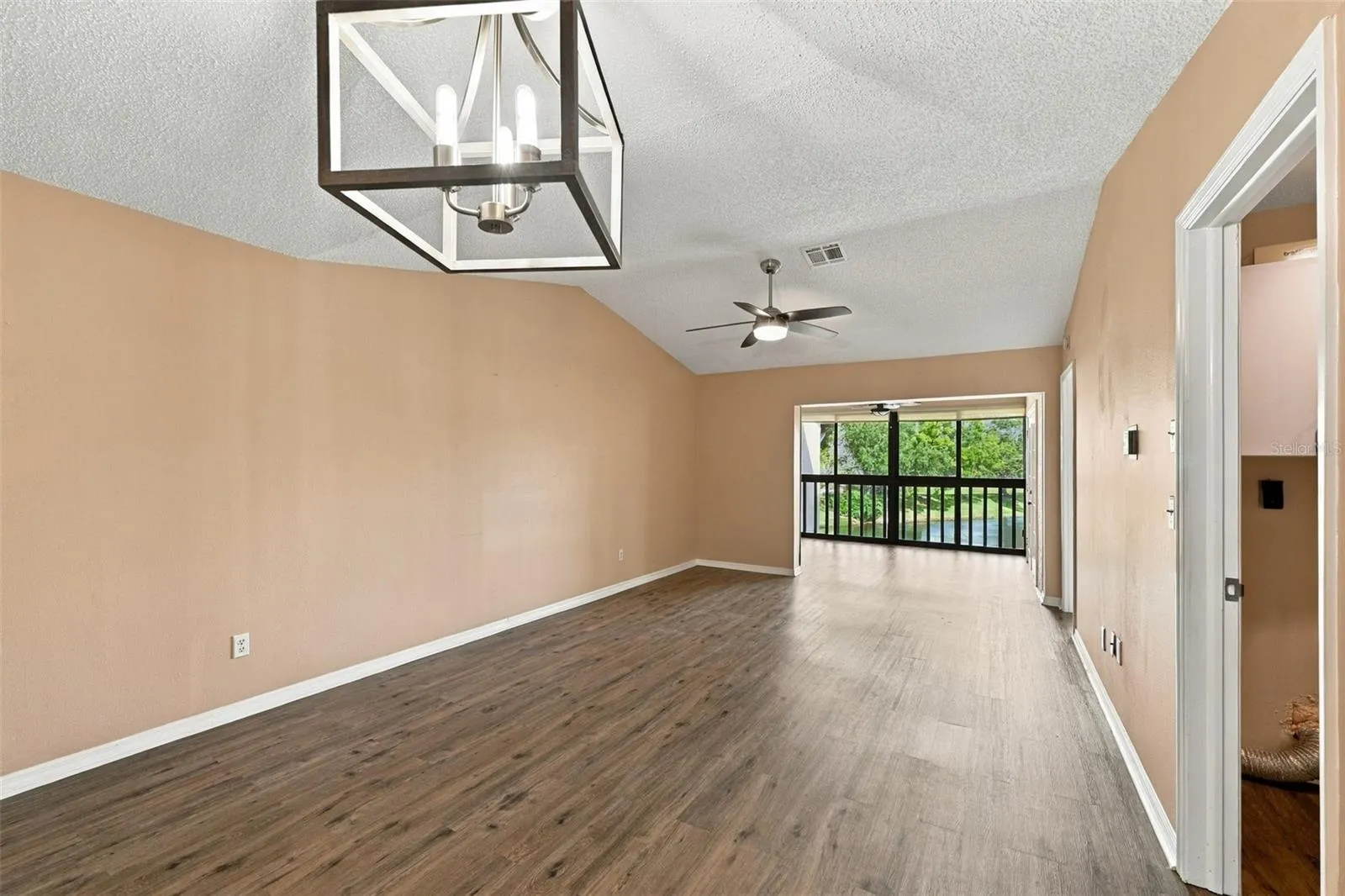 3165 LANDMARK DR #724 #724