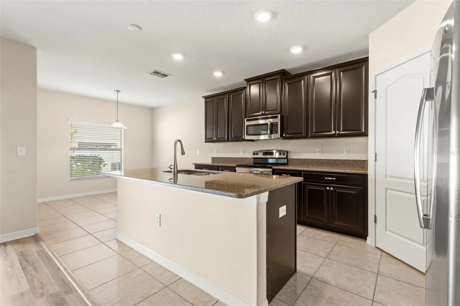 2719 GARDEN FALLS DR