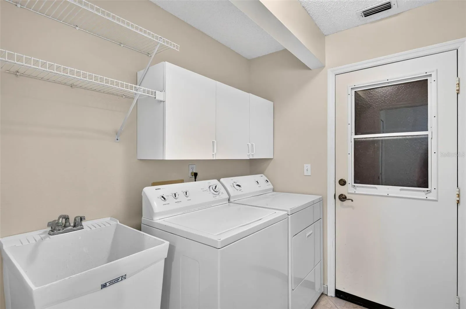 1704 TREMONT CT