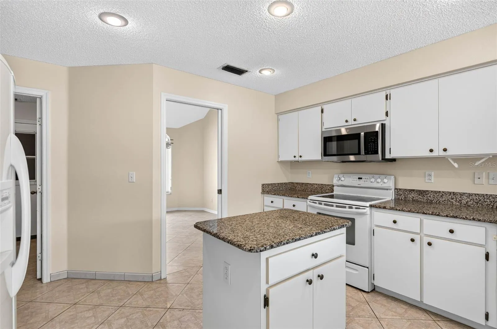 1704 TREMONT CT