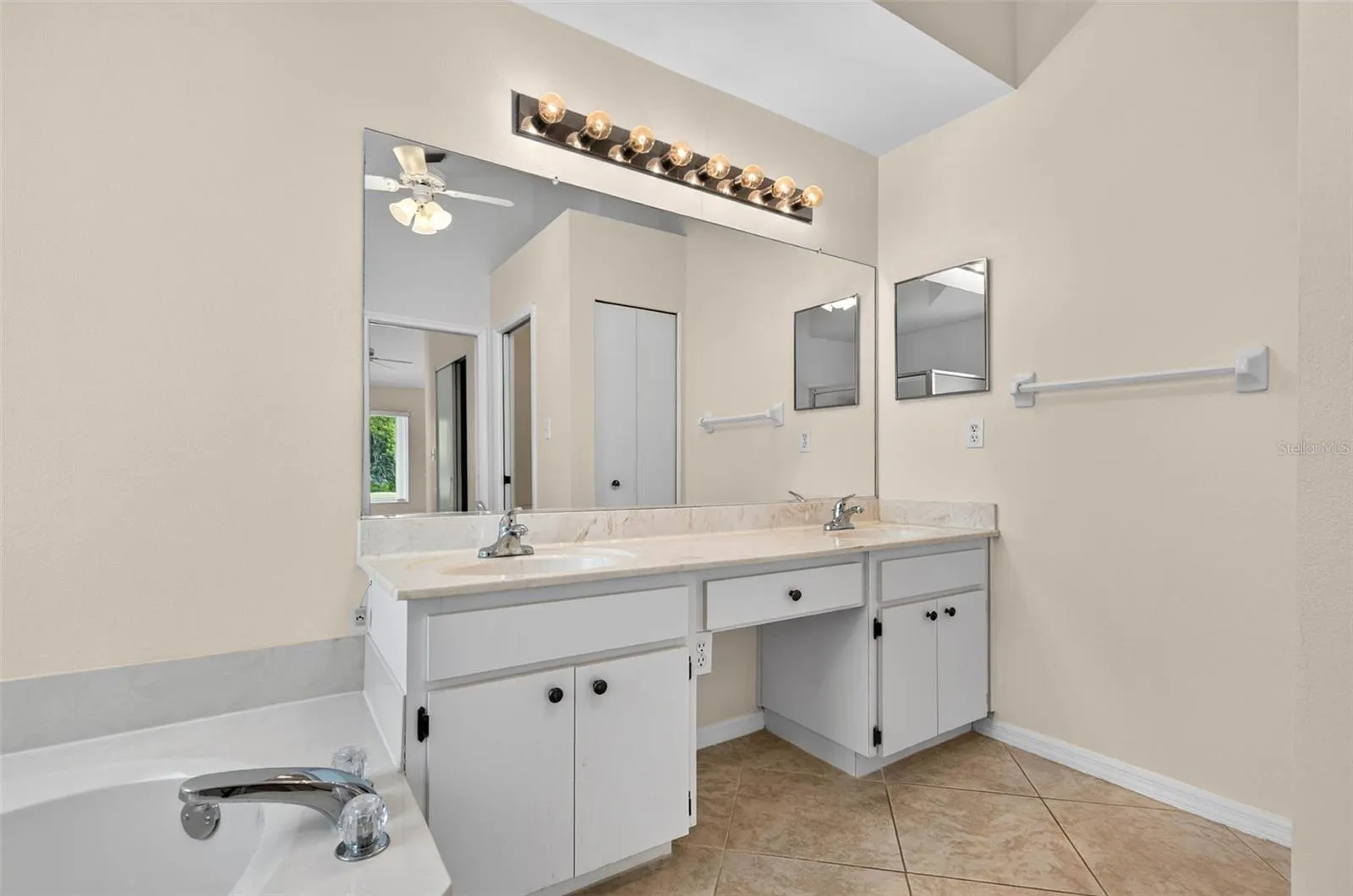 1704 TREMONT CT