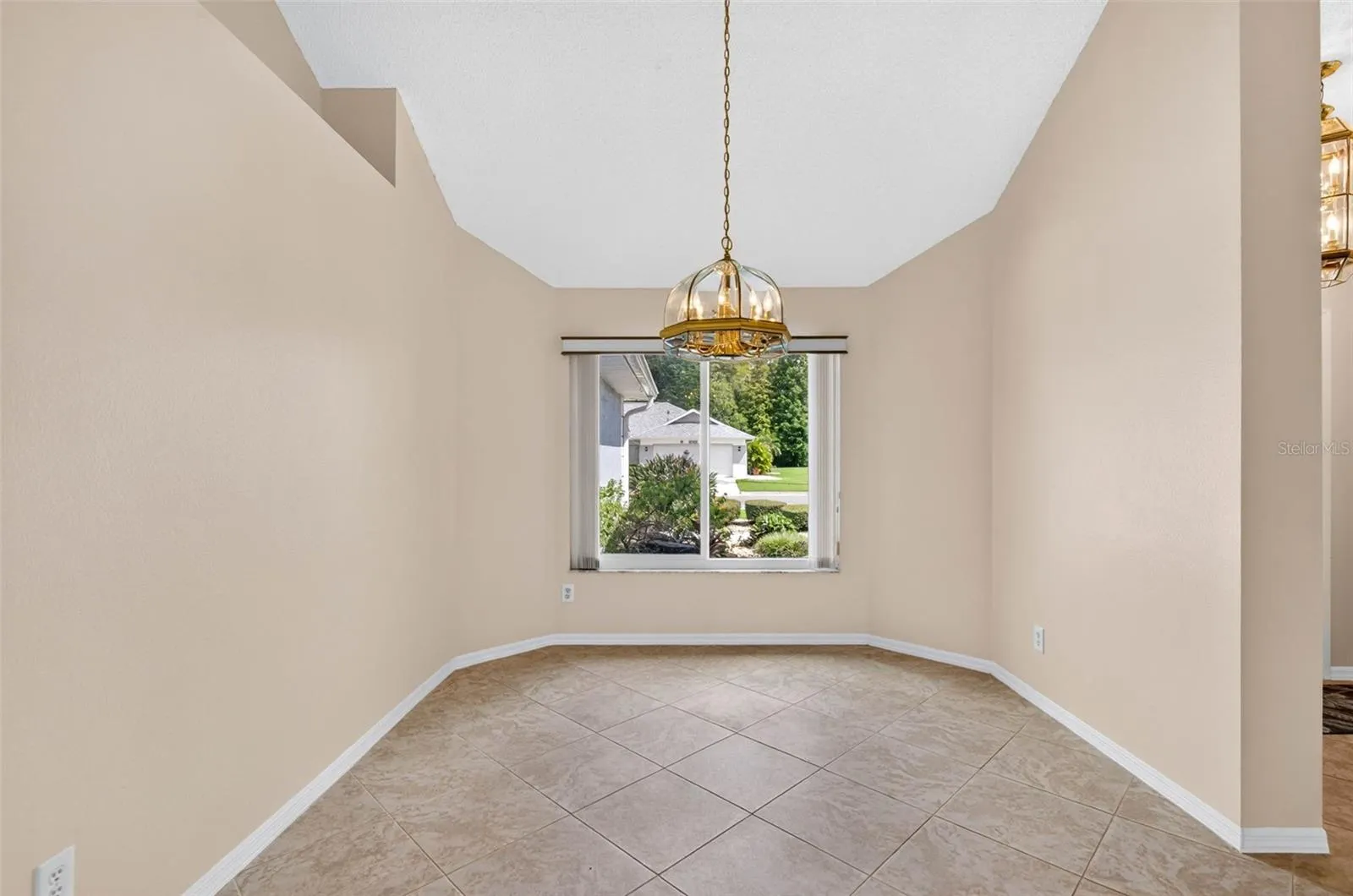 1704 TREMONT CT