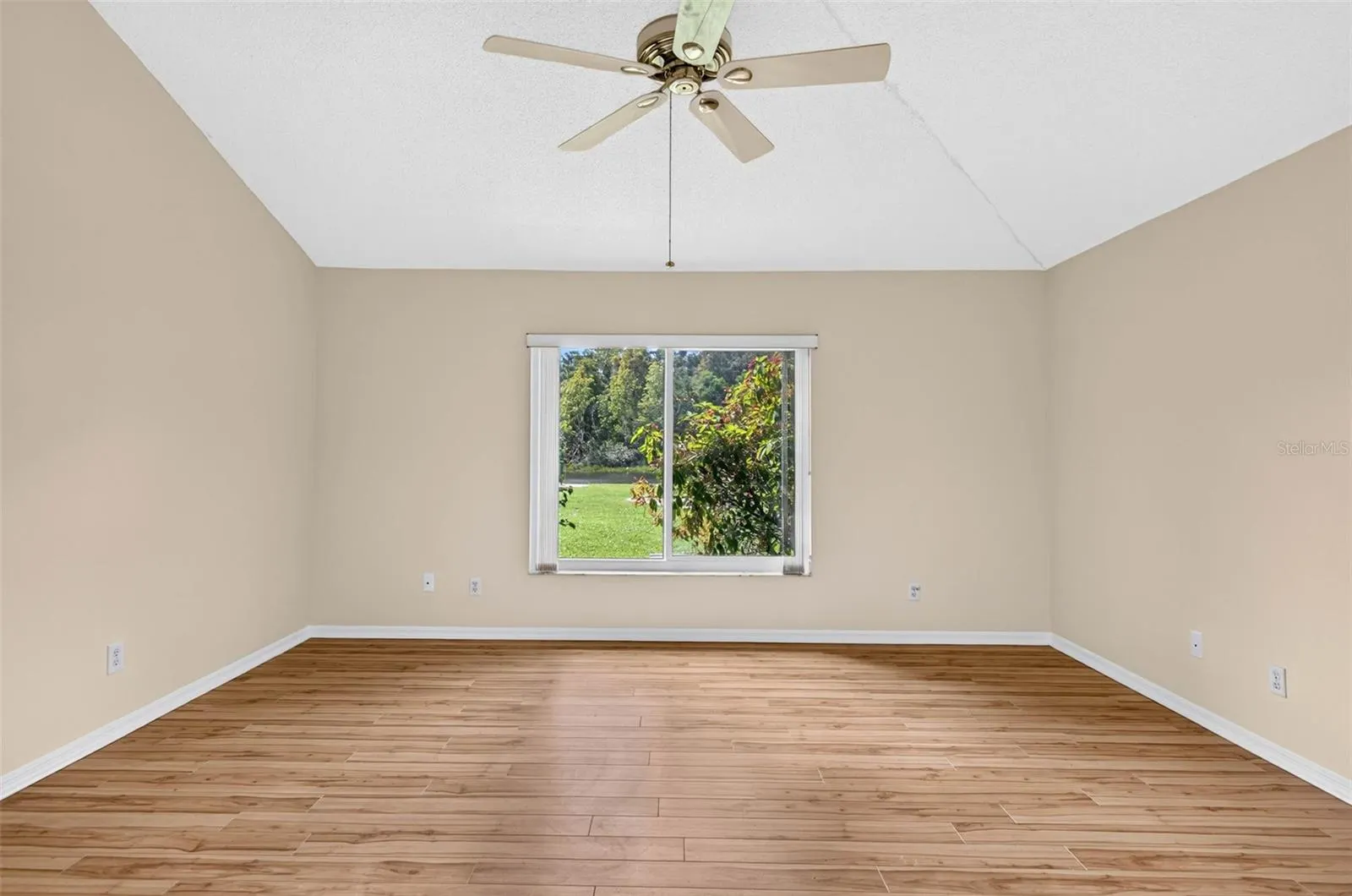 1704 TREMONT CT
