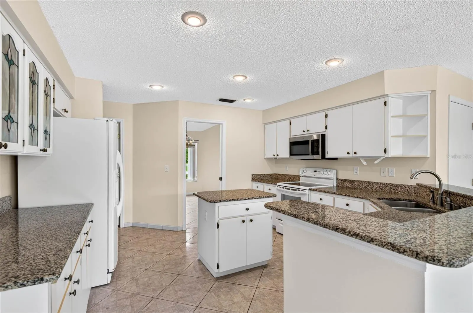 1704 TREMONT CT