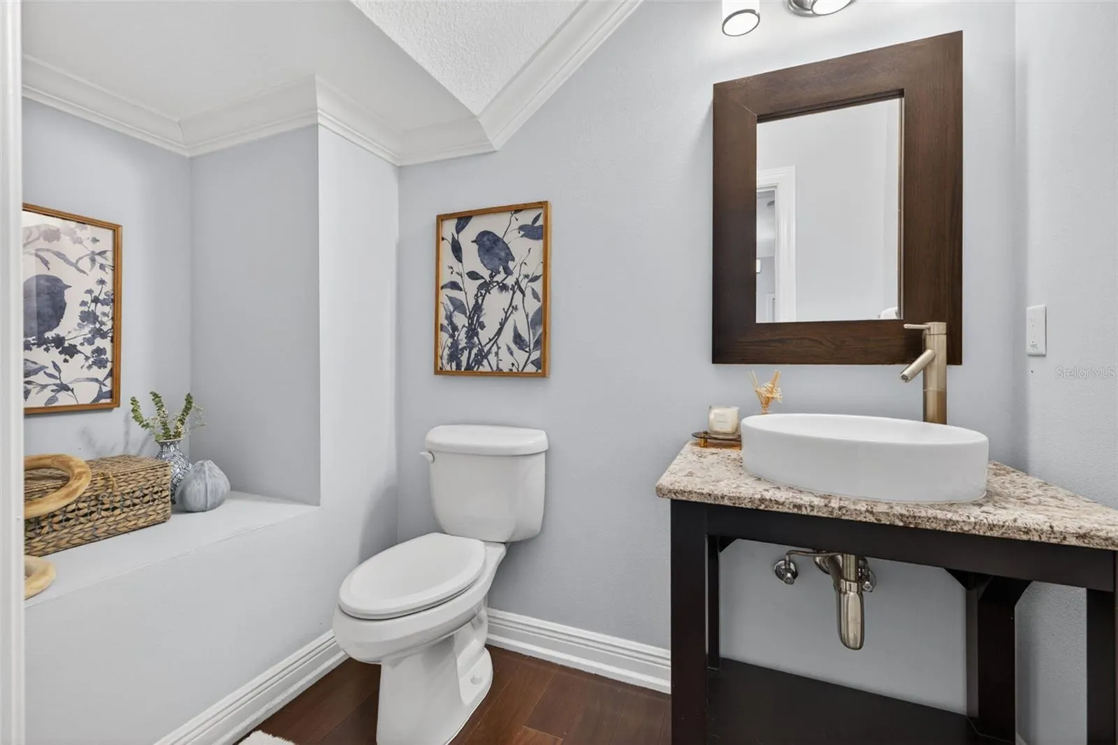 252 VALENCIA CIR