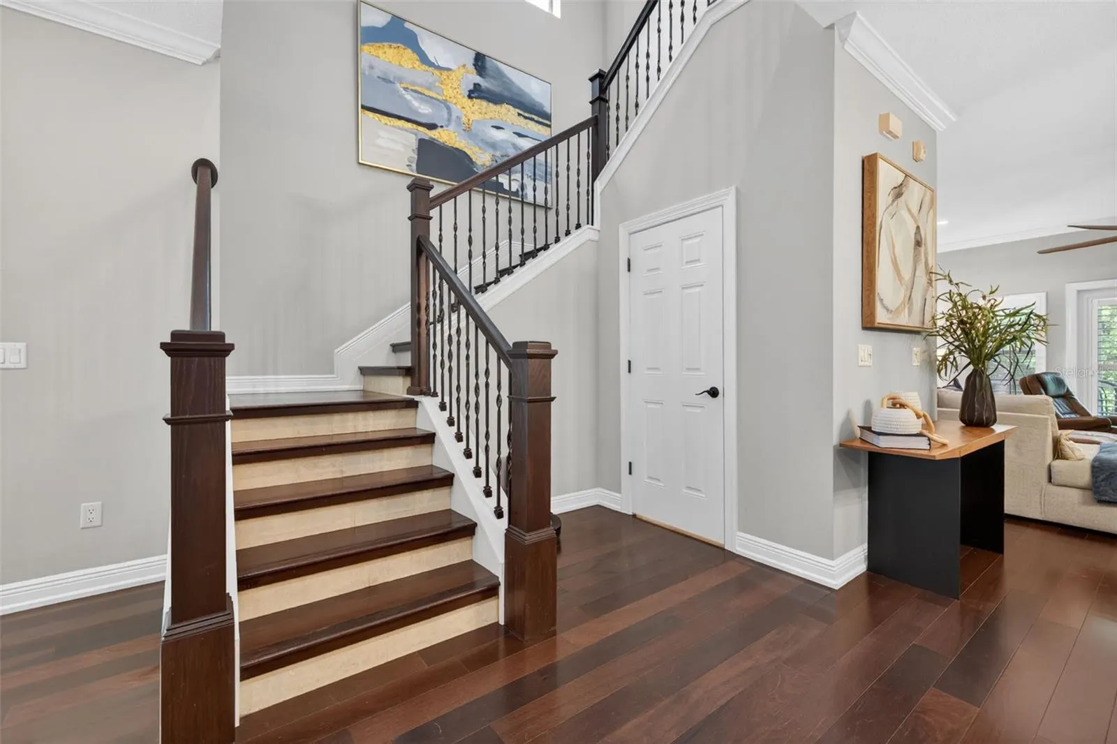 252 VALENCIA CIR