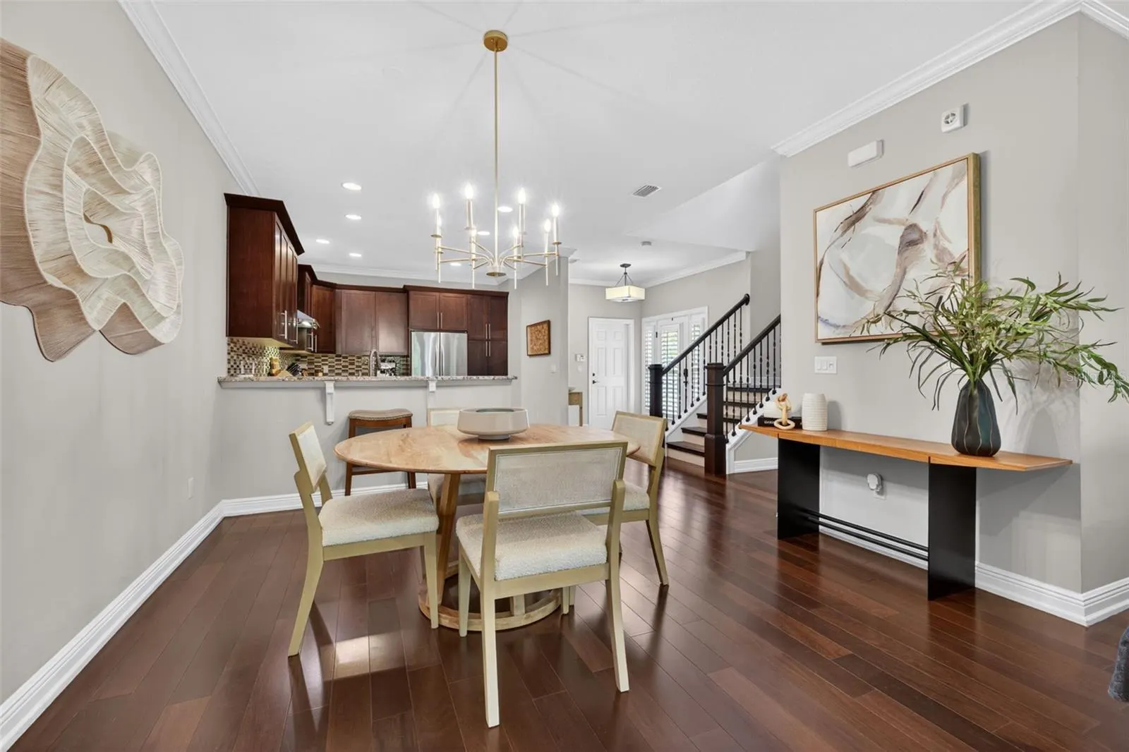 252 VALENCIA CIR