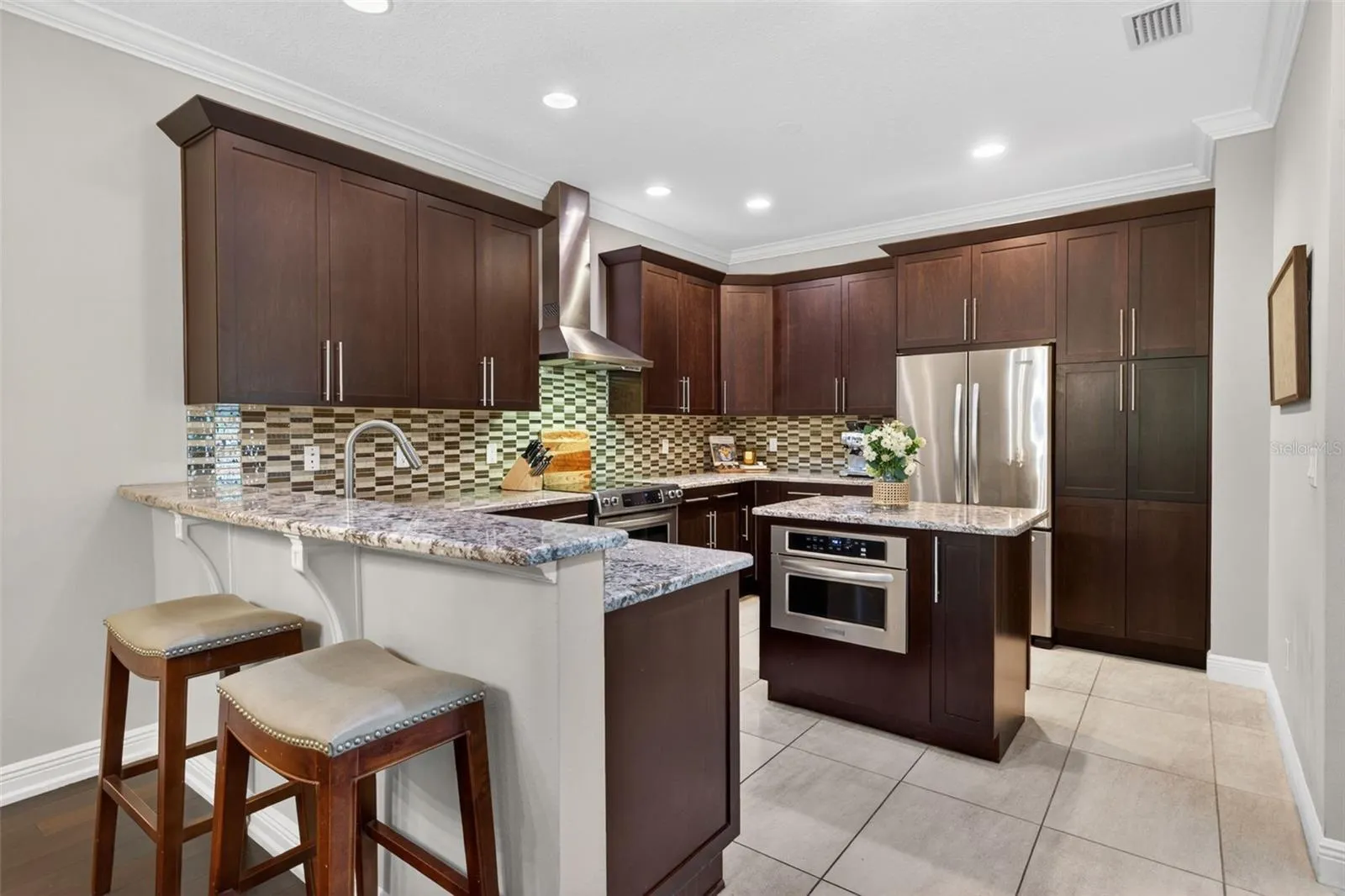252 VALENCIA CIR