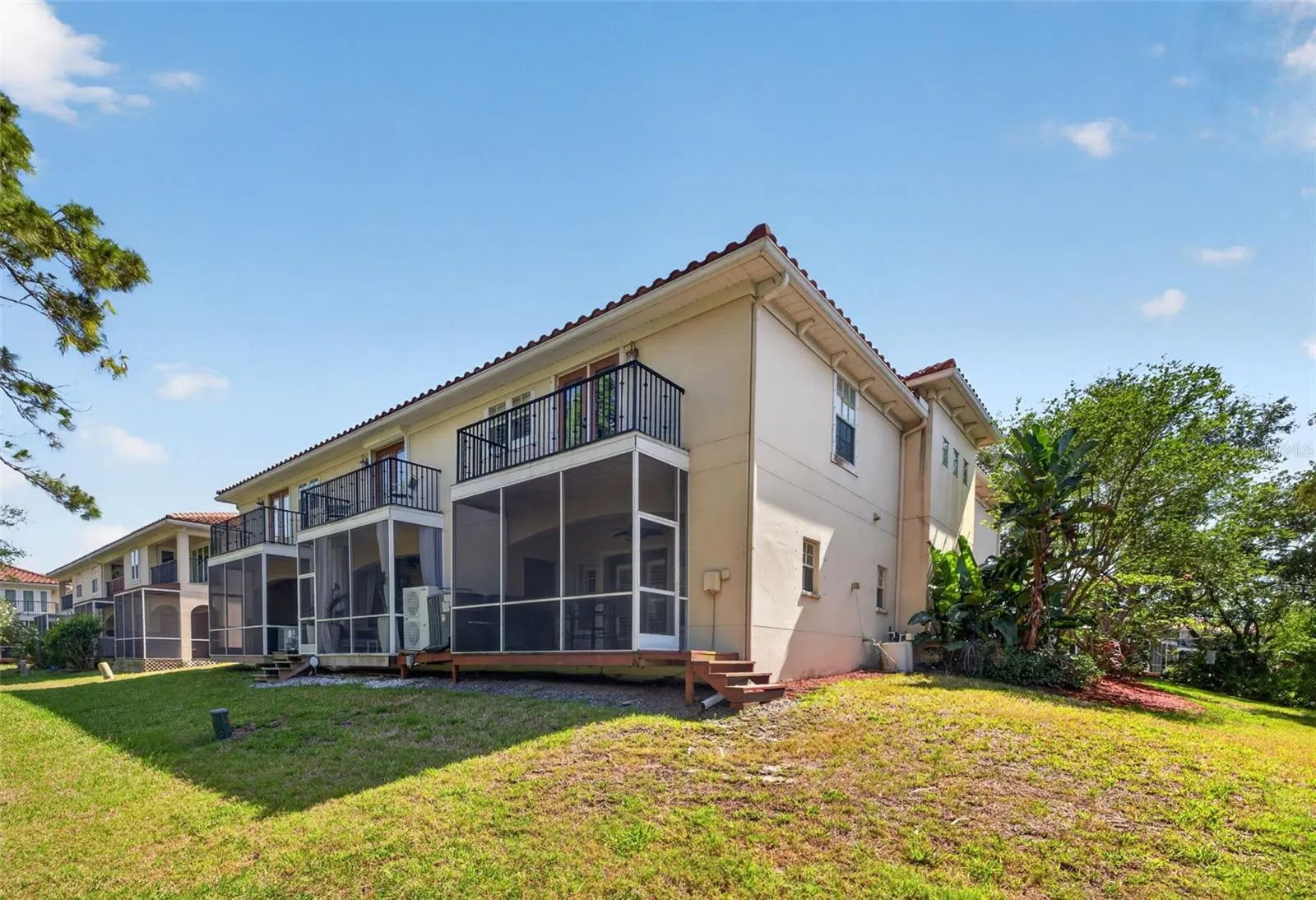 252 VALENCIA CIR