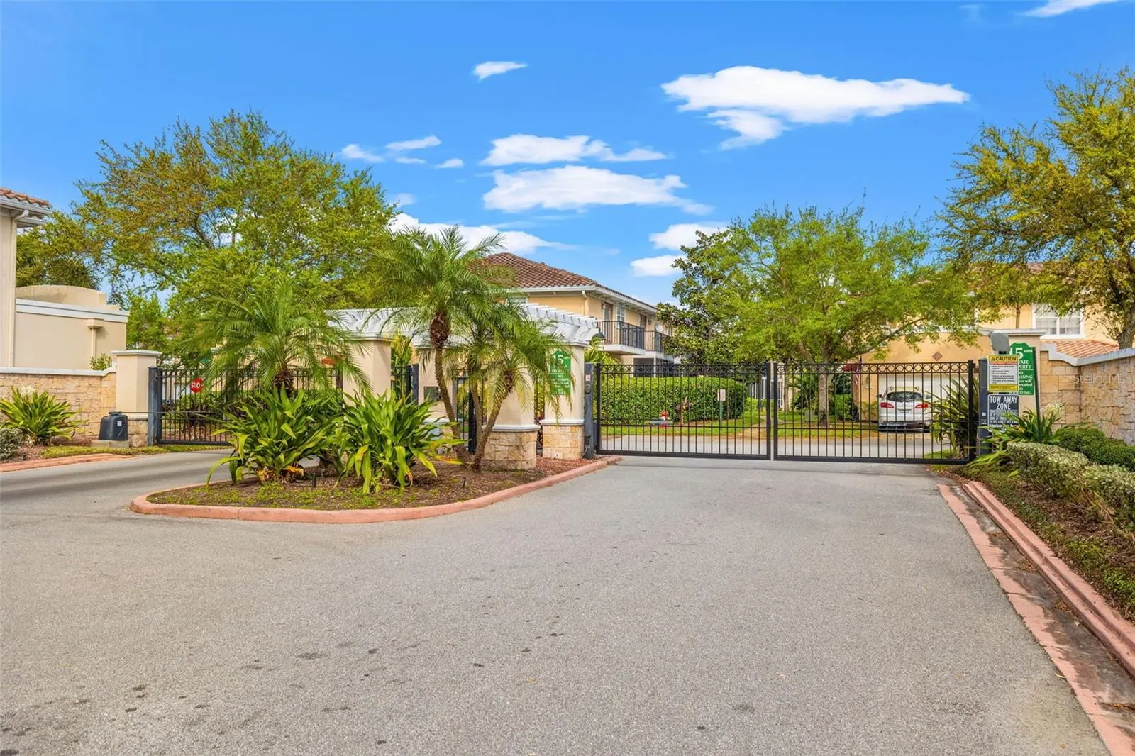 252 VALENCIA CIR