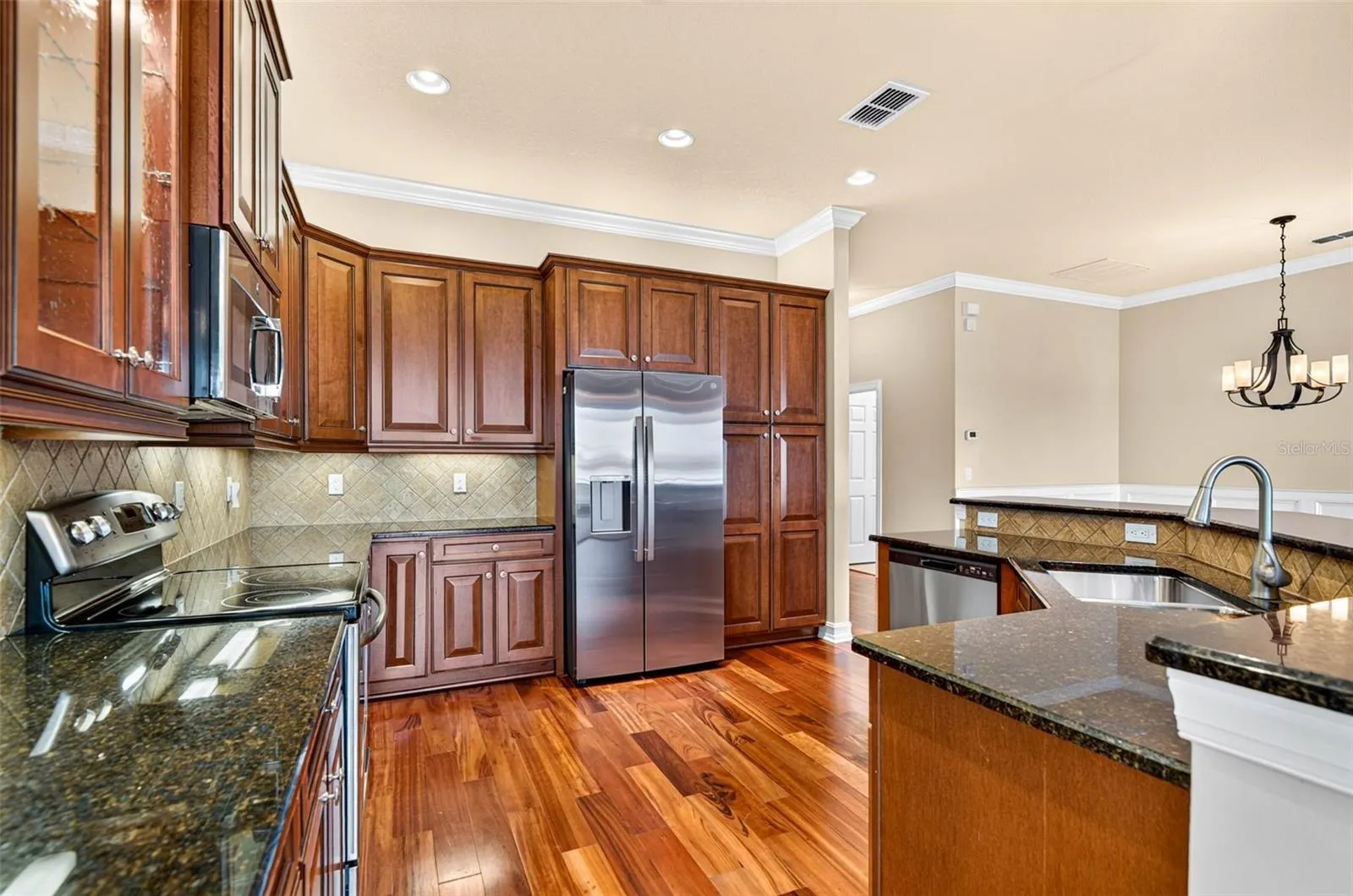 15910 GOLDEN LAKES DR