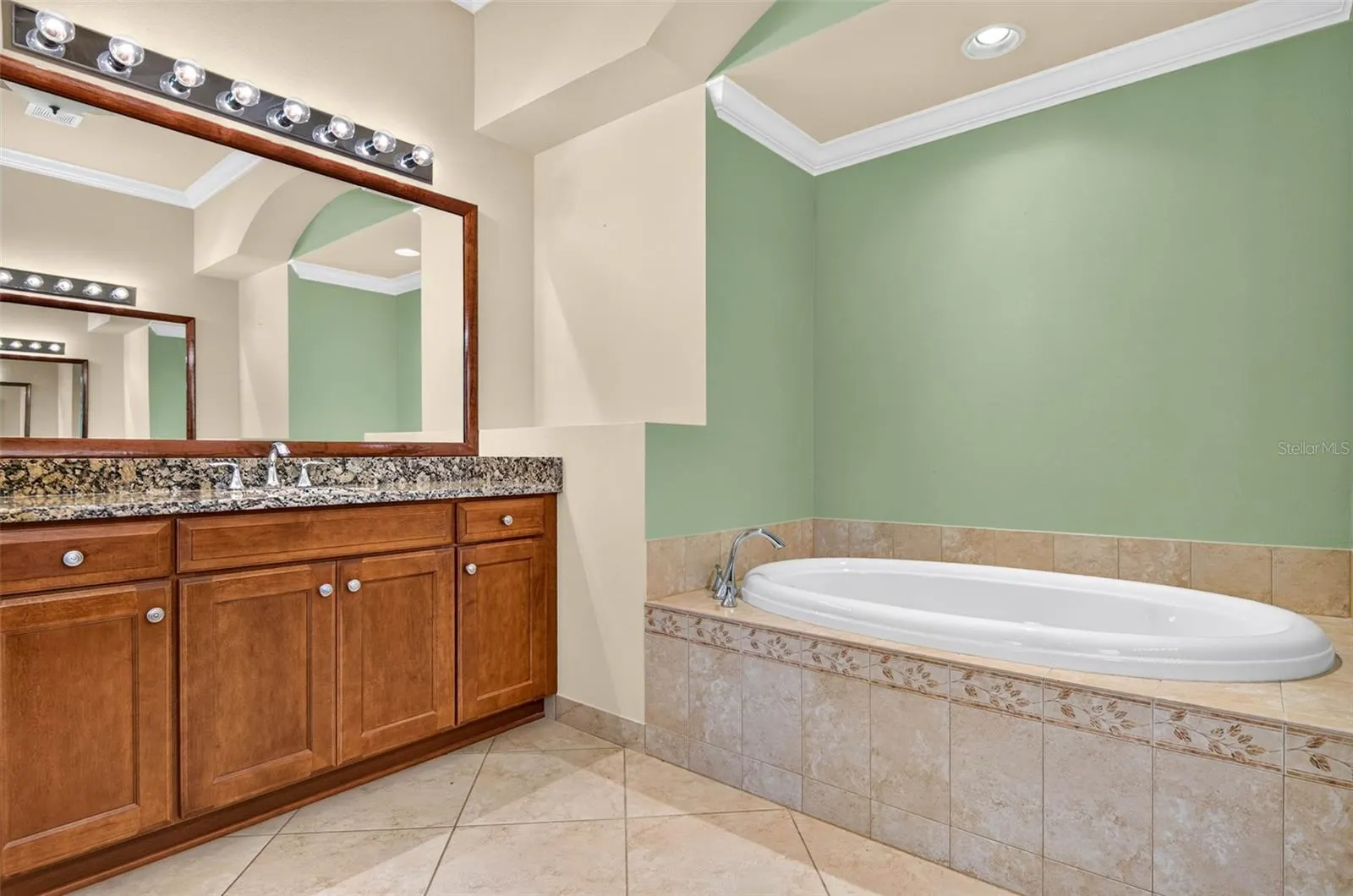 15910 GOLDEN LAKES DR