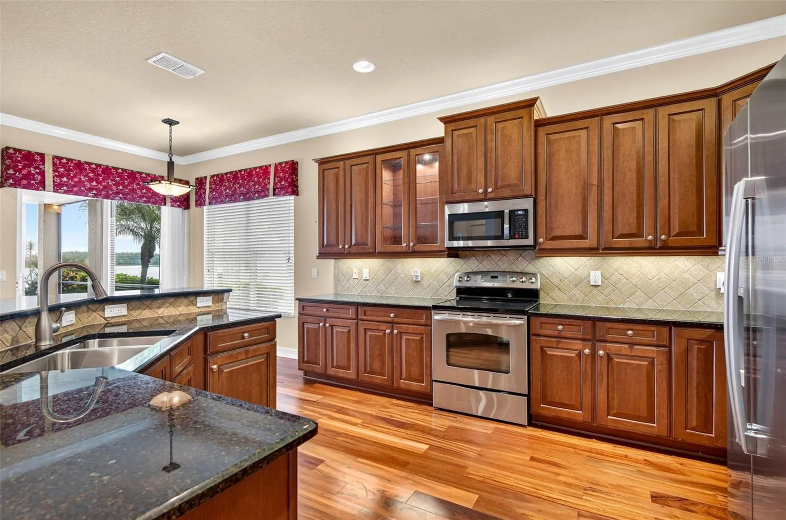 15910 GOLDEN LAKES DR