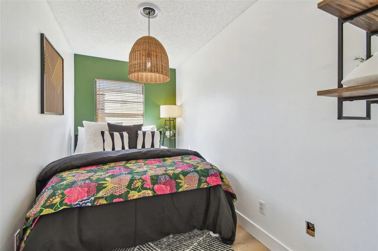 380 FERNSHIRE CT