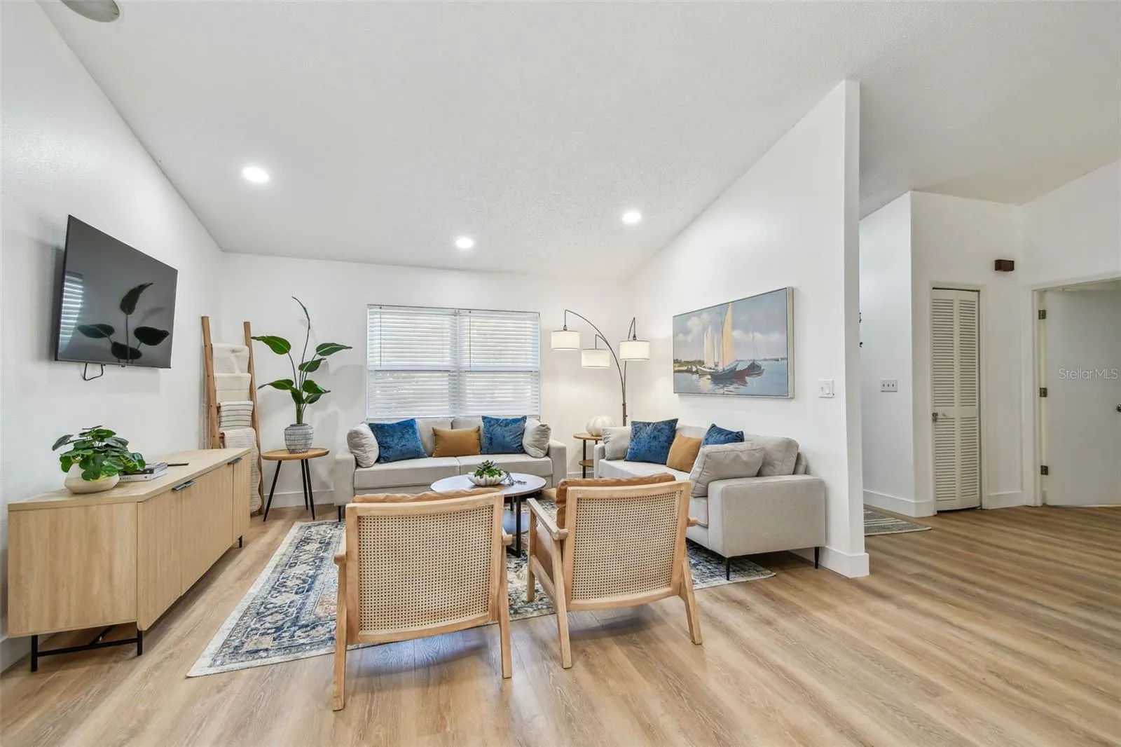 380 FERNSHIRE CT