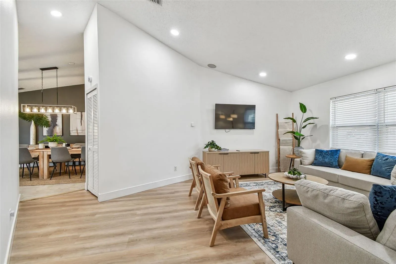 380 FERNSHIRE CT