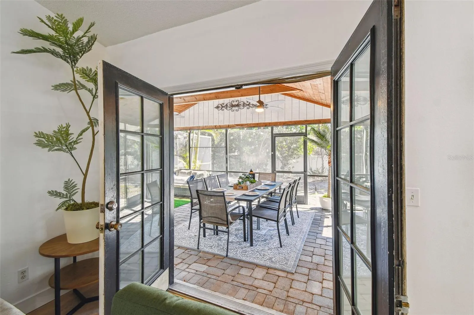 380 FERNSHIRE CT