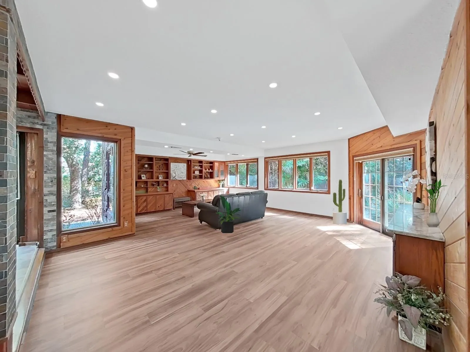 3055 OAK CREEK DR N