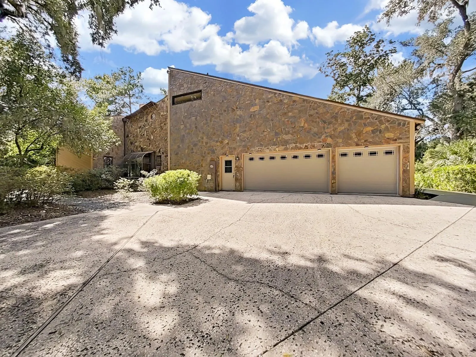 3055 OAK CREEK DR N