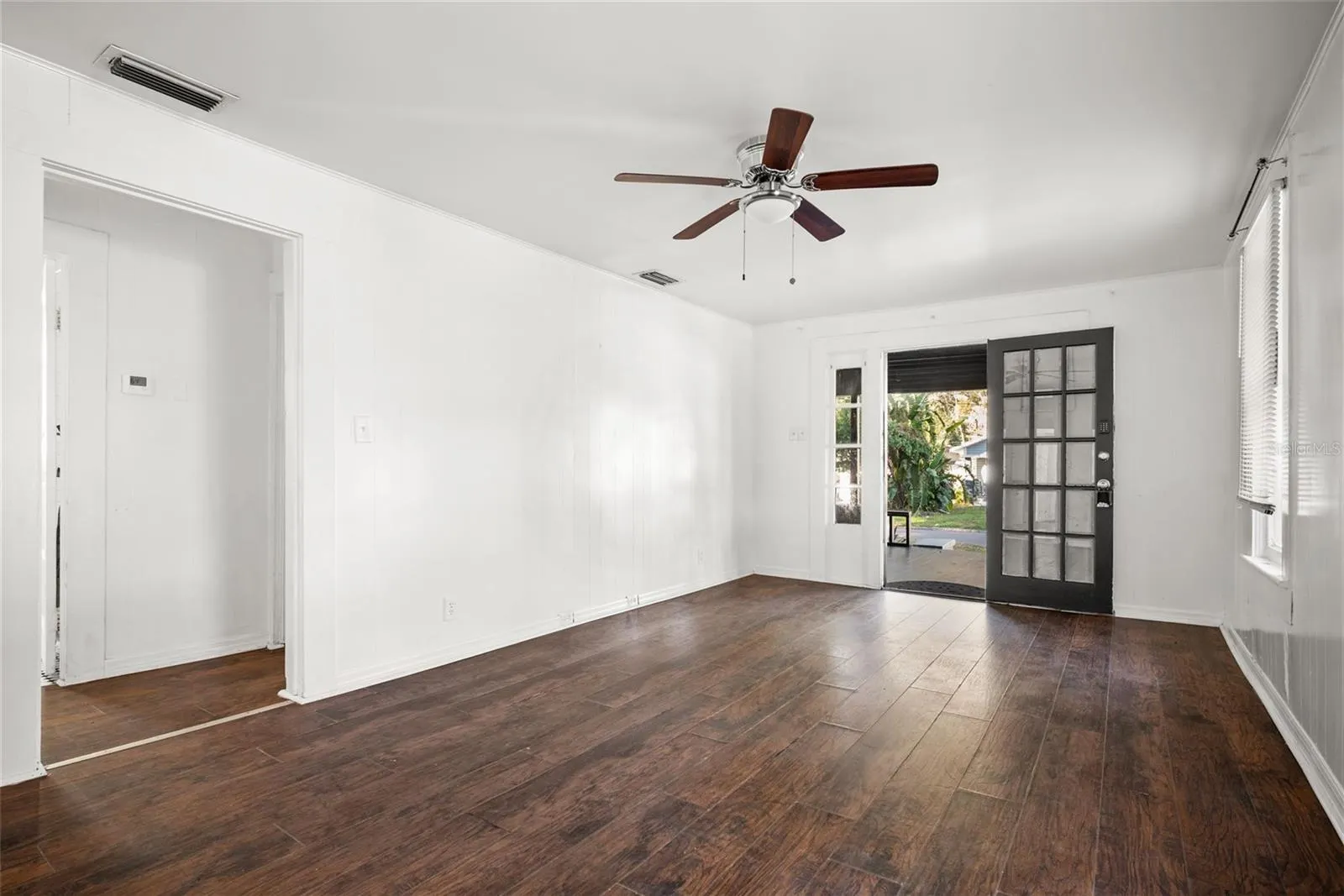 211 E CLUSTER AVE